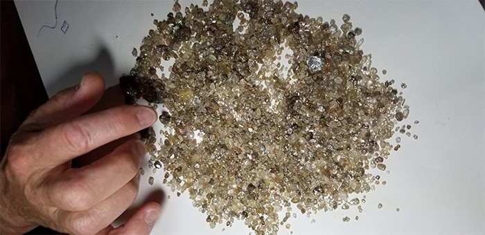 Phát hiện này có ý nghĩa quan trọng đối với những gì nằm ở tầng giữa bí ẩn của lớp manti. Khi đi sâu hơn vào Trái đất, xa bề mặt, đá và khoáng chất ngày càng trở nên ít đi, với số lượng phân tử oxy ngày càng ít nhưng có rất ít bằng chứng trực tiếp về sự dịch chuyển này trong lớp manti. Ảnh: Graham Pearson.
