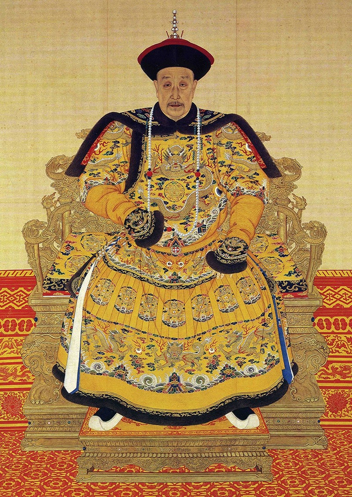 Nhiều lịch sử ghi chép rằng, Di Hòa Viên được xây từ thời nhà Kim (1115 - 1234) với tuổi đời hàng trăm năm. Đến năm 1750, vua Càn Long đã chính thức xây dựng lại Di Hòa Viên với tiền thân là Thanh Y viên.