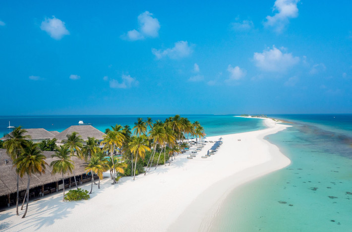 Do phần lớn diện tích nằm ngang mặt nước biển nên Maldives nằm trong danh sách những quốc gia bị ảnh hưởng khi mực nước biển dâng và biến đổi khí hậu. Ảnh: entiretravel.