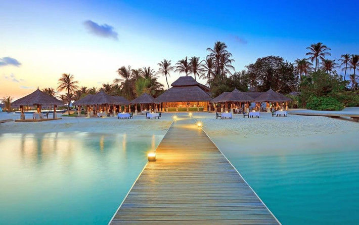 Biến đổi khí hậu và tình trạng nước biển dâng đang đe dọa đến sự tồn vong của Maldives. Các chuyên gia cảnh báo quốc đảo này có thể bị đại dương nhấn chìm trong vài thập kỷ tới nếu tình trạng nước biển dâng ngày càng nghiêm trọng. Ảnh: steemit.com.