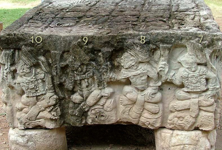 Nhà nhân chủng học Rich cho hay Maya - nền văn minh phát triển mạnh ở một số vùng phía nam Mexico và Trung Mỹ trong thời kỳ Cổ điển, có hệ thống chữ viết gồm hai loại chữ viết. Ảnh: mayaruins.com.