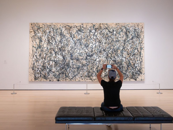 Bức tranh "Number 1A, 1948" được trưng bày tại Bảo tàng Nghệ thuật Hiện đại (MoMA) ở New York, Mỹ. Đây là một trong những kiệt tác hội họa của họa sĩ Jackson Pollock nổi tiếng thế giới. Ảnh: SANDRINE MARTY//Getty Images.