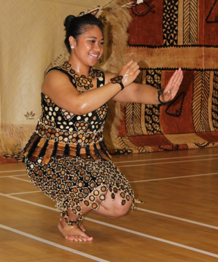 Phụ nữ ở Tonga có nhiều đặc quyền hơn so với nam giới. Trong đó, ở gia đình, em gái của một người đàn ông thường sẽ thành công trong xã hội hơn. Ảnh: travellittleknownplaces.com.