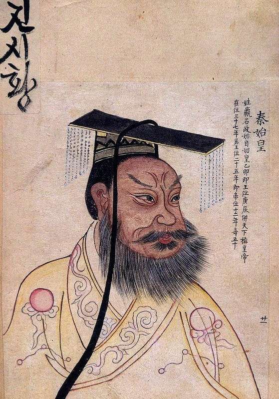 Thông qua kiểm tra độ phân giải cao, các chuyên gia xác định những dấu vết công cụ rõ ràng trên ký tự khắc, chứng minh chúng được tạo ra bằng công cụ khắc đầu cùn, phù hợp với kỹ thuật thủ công của thời kỳ lịch sử. Ảnh: The British Library and Britannica