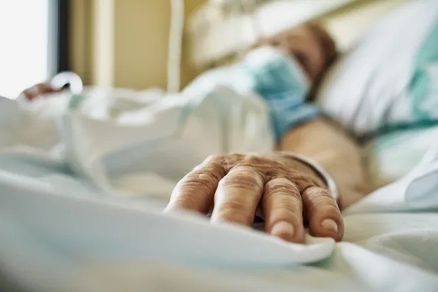 Một giả thuyết khác cho rằng, hội chứng Lazarus là do tác dụng chậm của loại thuốc được dùng khi hồi sức cấp cứu. Việc tăng kali máu cũng được cho là một trong những nguyên nhân dẫn tới hiện tượng Lazarus, vì nó có liên quan đến quá trình ROSC bị trì hoãn. Ảnh: Getty.
