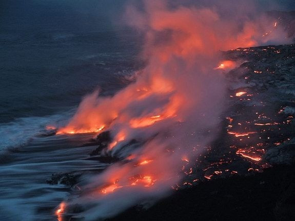 Kilauea là một trong 5 ngọn núi lửa đang hoạt động ở Hawaii và cũng là ngọn núi lửa hoạt động mạnh nhất của bang này. Nằm trên Đảo Lớn, Kilauea đã nhiều lần "thức giấc", phun dung nham dữ dội. Ảnh: USGS.