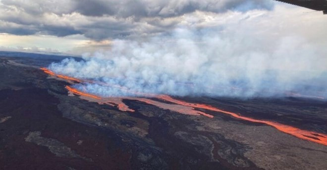 Tuy nhiên, USGS cảnh báo nồng độ khí núi lửa cao dự kiến sẽ còn tồn tại trong khí quyển và "có thể gây ra những ảnh hưởng sâu rộng theo chiều gió". Ảnh: Xinhua.