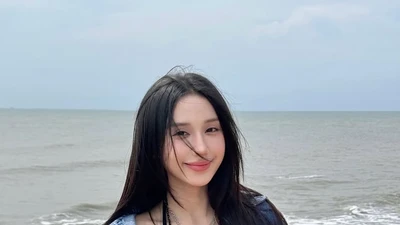 Mina Young gây tranh cãi vì tự in standee Faker