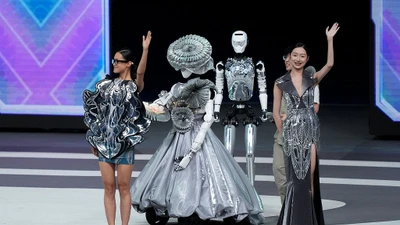 Robot hình người Trung Quốc lộ rõ khoảng cách thực tế