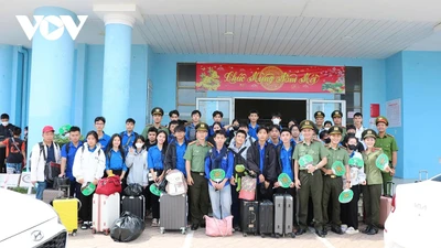 142 thí sinh huyện đảo Kiên Hải vượt biển vào đất thi tốt nghiệp THPT