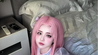 Cosplay Seraphine của Yugi khiến game thủ bùng nổ 