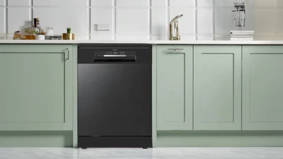 Máy rửa chén có UV diệt khuẩn, sấy khí nóng, cảm biến độ bẩn của nước 