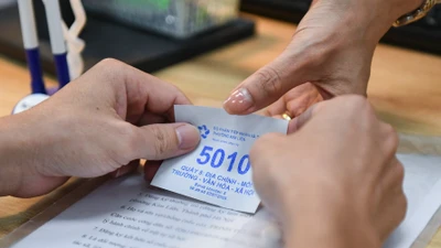 Công chức bị tạm đình chỉ nếu nhũng nhiễu người dân, doanh nghiệp