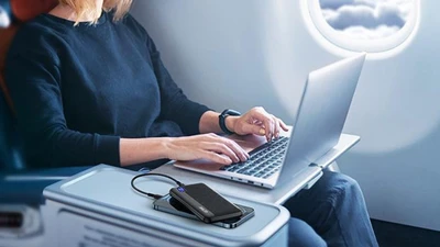 Bỏ túi lưu ý quan trọng khi sạc pin điện thoại trên máy bay 