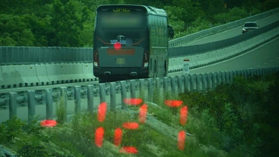 Xe khách giường nằm phóng như bay gần 130 km/h trên cao tốc