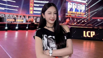 Nữ streamer diện đồ trễ nải gây tranh cãi lớn trong cộng đồng