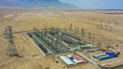 Trung Quốc dựng 10.000 tháp điện giữa “biển chết” Tân Cương