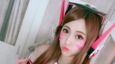 Hot girl MiMi cosplay D.Va khiến fan Overwatch ngỡ ngàng