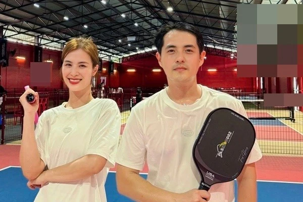 Vợ chồng Đông Nhi mê chơi pickleball khi du lịch nước ngoài