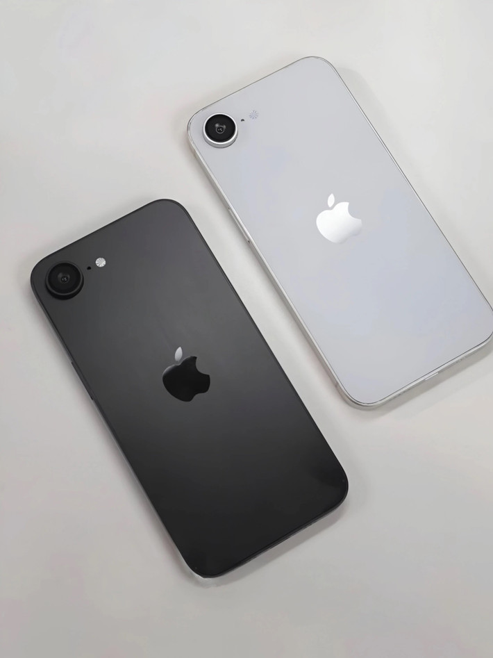Điểm khác biệt nằm ở chỗ đây có thể sẽ là mẫu SE đầu tiên của Apple sử dụng cổng kết nối USB-C, thay vì cổng Lightning truyền thống. Thay đổi này đáp ứng yêu cầu pháp lý mới của Liên minh châu Âu, bắt buộc tất cả các thiết bị điện tử phải chuyển sang cổng USB-C. Ảnh: Majin Buu