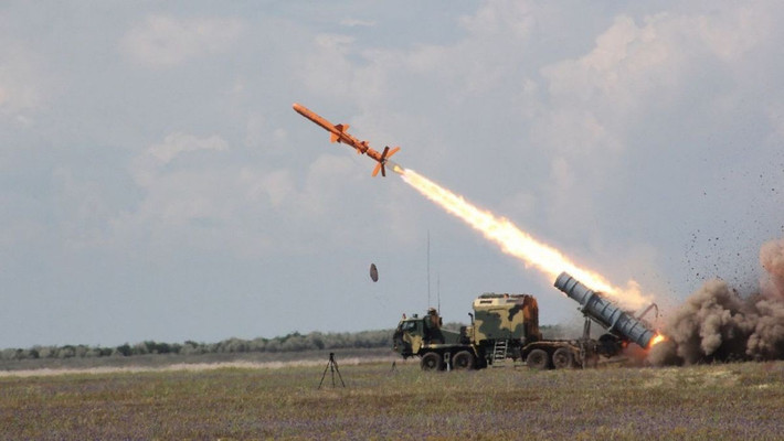 R-360 Neptune là tên lửa chống hạm cận âm do Ukraine phát triển dựa trên tên lửa Kh-35 của Liên Xô. Vào ngày 13/4/2022, hai tên lửa Neptune đã bắn trúng tàu chiến chủ lực của Hạm đội Biển Đen (BSF) của Nga.