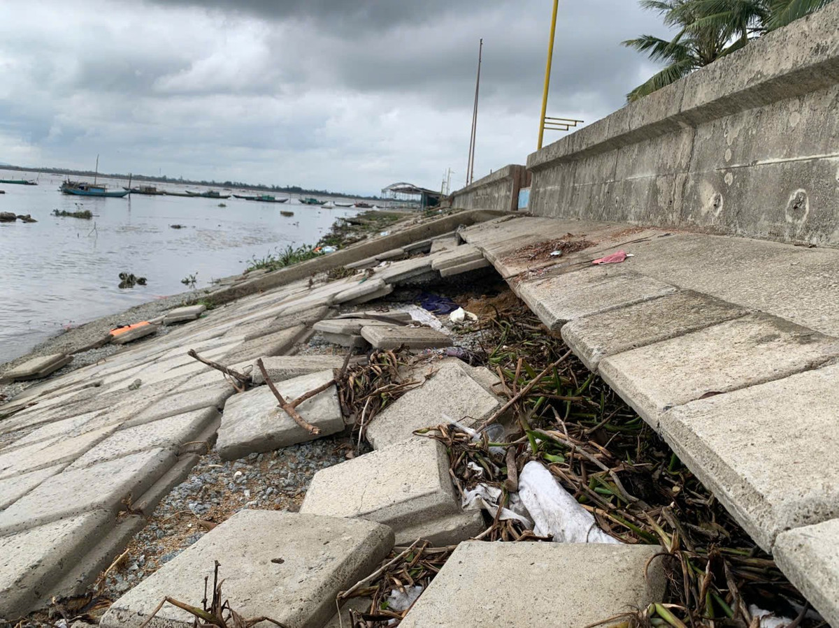 Hiện chính quyền xã Mai Phụ đã đề nghị tỉnh Hà Tĩnh hỗ trợ khắc phục khẩn cấp thiệt hại tuyến kè với kinh phí khoảng 2 tỷ đồng.