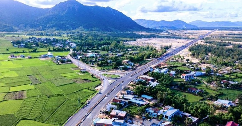 Một góc huyện Phù Cát nhìn từ trên cao. phucat-1652184487964705504916.jpg