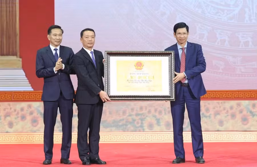 Gallery - Long trọng kỷ niệm 120 năm ngày sinh Tổng Bí thư Hà Huy Tập | Báo Tri thức và Cuộc sống - TIN TỨC PHỔ BIẾN KIẾN THỨC 24H