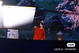 Cận cảnh tạo hình hồng y đẹp xuất sắc của Triệu Lộ Tư