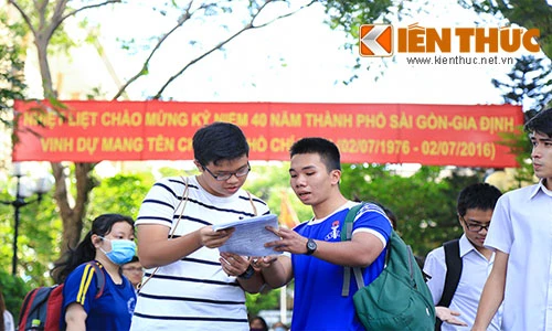 Đề tiếng Anh “dễ thở”, thí sinh phấn khởi rời phòng thi