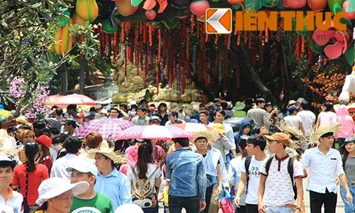 Hàng vạn dân đổ về khu vui chơi TPHCM dịp lễ 2/9