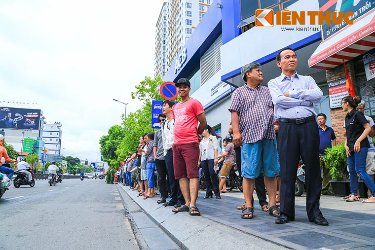 Người dân Sài Gòn háo hức xuống đường đón Tổng thống Obama 