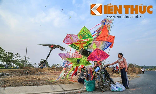 Xem người Sài Gòn hào hứng thả diều