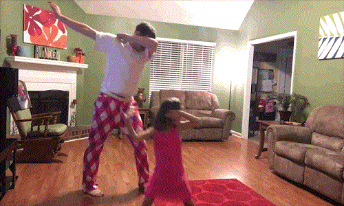 Màn nhảy siêu cute của hai bố con