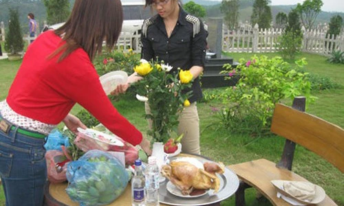 Kỳ lạ dịch vụ cúng online “hốt bạc” mùa Vu Lan