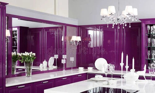 Ngôi nhà mơ mộng với đồ nội thất màu tím