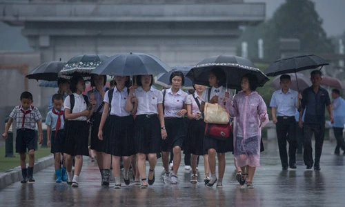 Triều Tiên ngày 'Chiến thắng': Không tên lửa, chỉ mưa và nước mắt