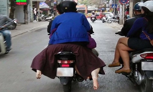 Ảnh “khó đỡ” của chị em trước thềm mùng 8/3