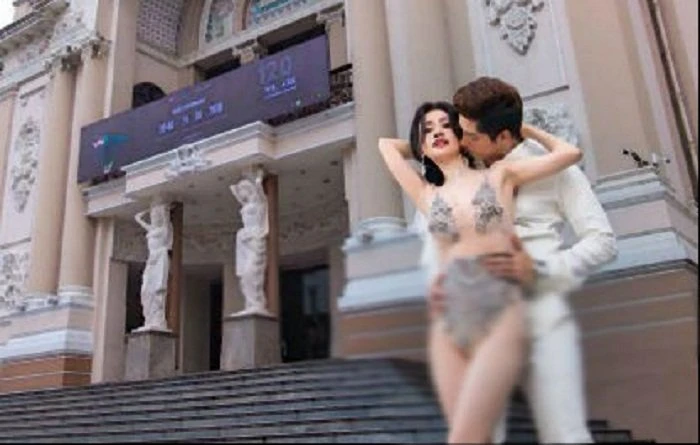 Những bộ váy áo phản cảm của sao Việt bị chê tơi tả