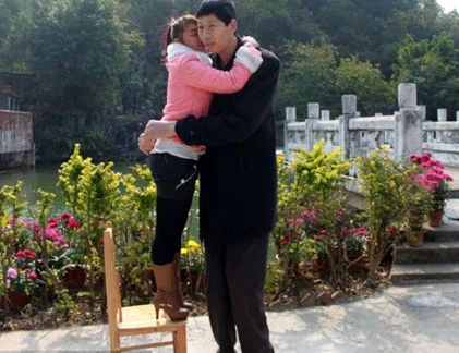 Chuyện tình của “cặp đôi đũa lệch”