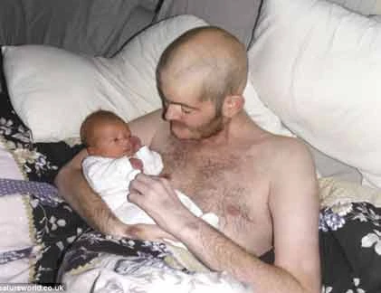 Cảm động: Tình cha con của người lính ung thư