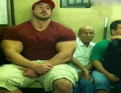 Hành động... không giống ai nơi công cộng (4)