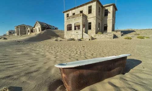 Cảnh hoang phế rùng mình của thành phố kim cương châu Phi