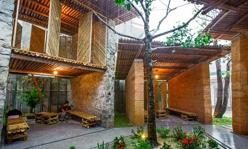 Tận mắt nhà đẹp xây từ đất, đá, tre