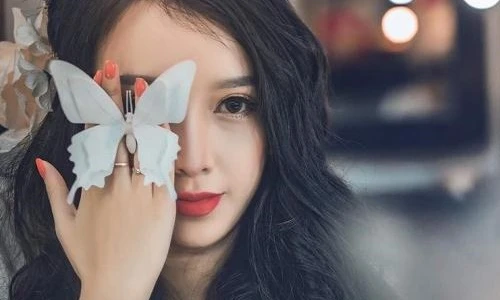 Bà mẹ hot girl U30 trắng như Ngọc Trinh, trẻ như thiếu nữ