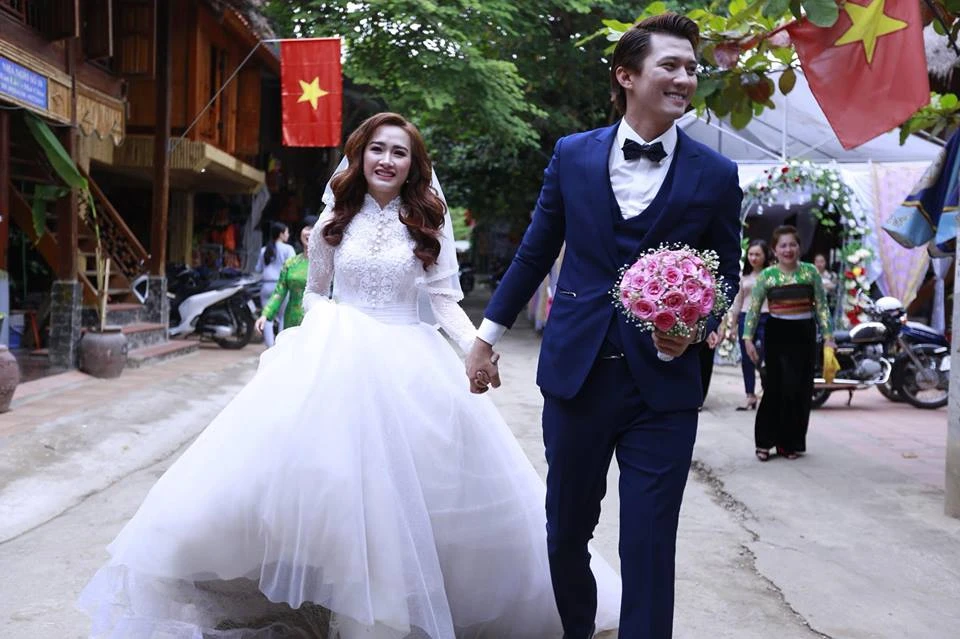 Soi gu thời trang sang chảnh của vợ diễn viên Hà Việt Dũng