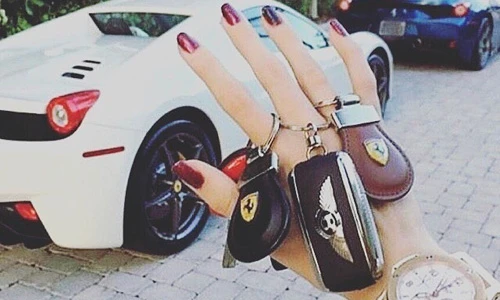 Lóa mắt con nhà giàu Thụy Sĩ “đốt tiền”, khoe của