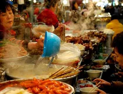 Những khu phố ăn đêm nhộn nhịp nhất xứ Kim Chi