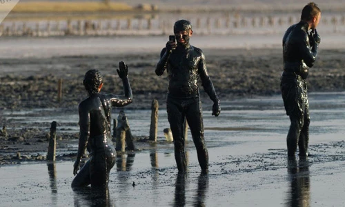 Tận mục hồ tắm bùn chữa bệnh nổi tiếng ở Crimea