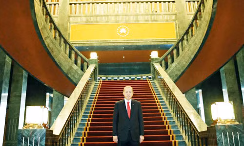 Ngắm cung điện 1.000 phòng, rộng gấp 50 lần Nhà Trắng 